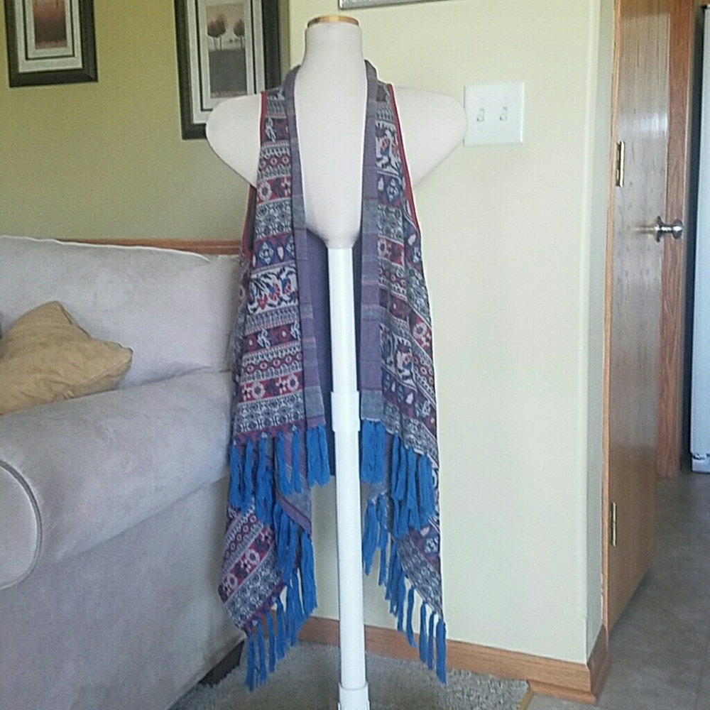 Women's flyaway, size small, 100% polyester